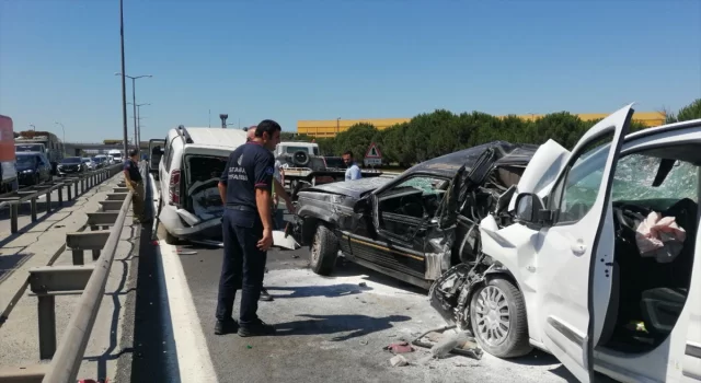 Esenyurt’ta zincirleme trafik kazasında 3 kişi yaralandı