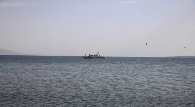 Serinlemek için Van Gölü’ne giren genç boğuldu