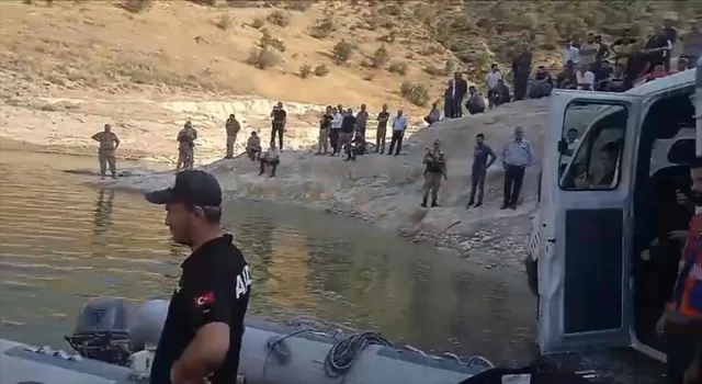 Siirt’te serinlemek için çaya giren oğlunu kurtarmak isteyen baba boğuldu