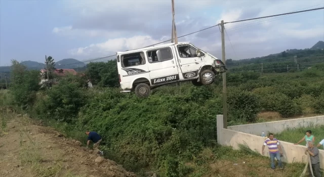 Samsun’da fındık işçilerini taşıyan minibüs şarampole devrildi 13 kişi yaralandı