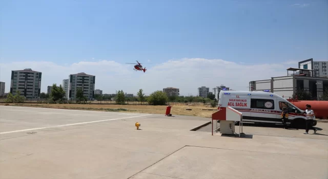 Diyarbakır’da boğulma tehlikesi geçiren çocuk ambulans helikopterle hastaneye yetiştirildi