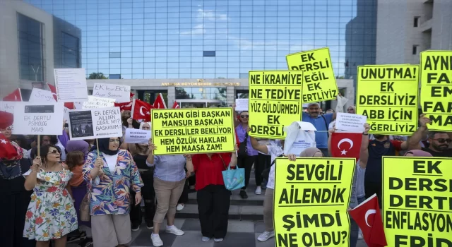 Usta öğreticiler, özlük haklarının iyileştirilmesi talebiyle ABB önünde basın açıklaması yaptı 