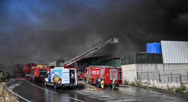 GÜNCELLEME  Arnavutköy’de cam üretim tesisinde çıkan yangını söndürme çalışmaları sürüyor