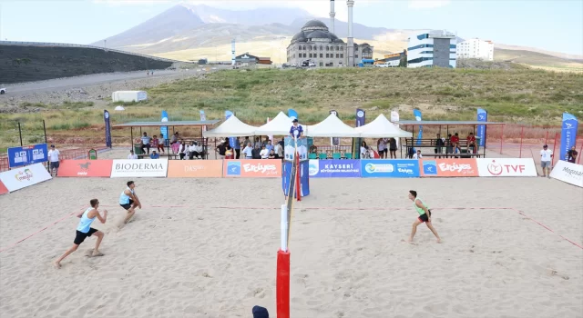 Erciyes’te plaj voleybolu turnuvası sürüyor 