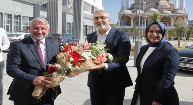 Çalışma ve Sosyal Güvenlik Bakanı Işıkhan, Çorum’da ziyaretlerde bulundu