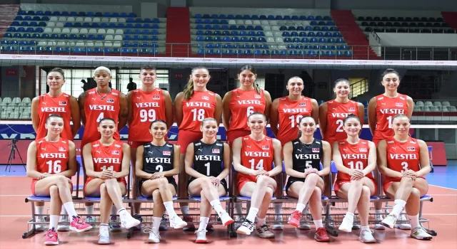 A Milli Kadın Voleybol Takımı, basın mensuplarıyla bir araya geldi