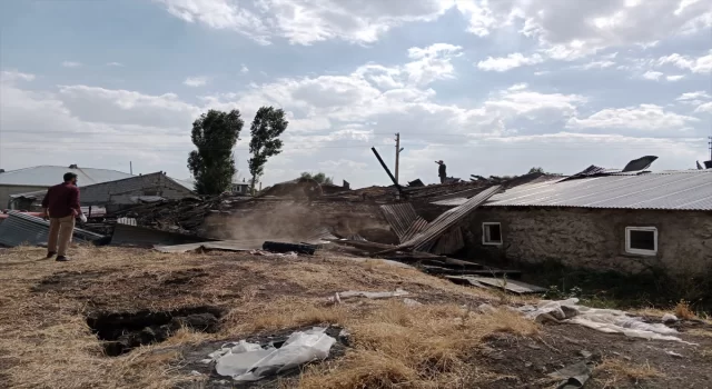 Erzurum’da çıkan yangında 3 ev, ahır ve kiler zarar gördü