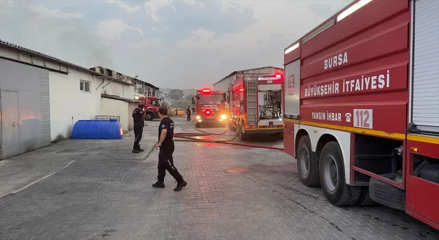 Bursa’da yapı malzemeleri üreten fabrikada çıkan yangın söndürüldü