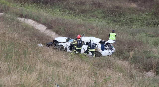 Kuzey Marmara Otoyolu’nda devrilen otomobildeki baba ile oğlu öldü