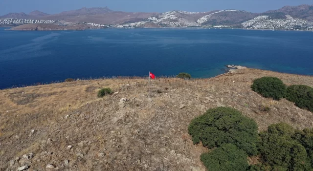 Bodrum’da ada ve koylara Türk bayrağı dikiliyor