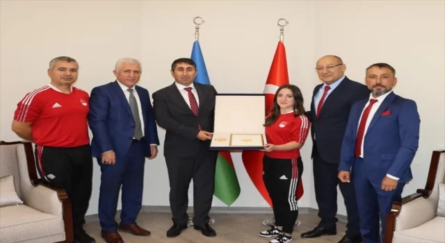 Azerbaycan Cumhurbaşkanı Aliyev’den milli halterci Cansu Bektaş’a özel madalya