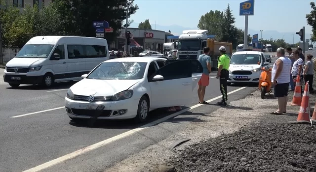 Düzce’de otomobilin çarptığı motosikletli ağır yaralandı