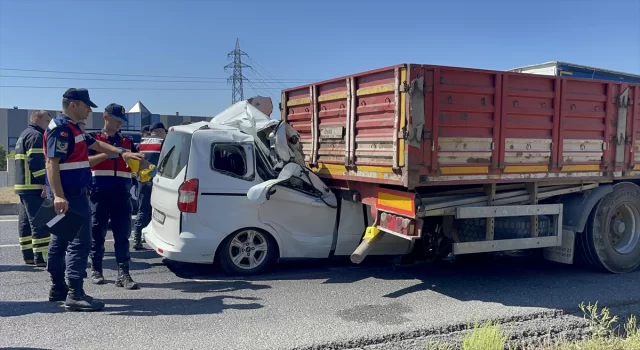 Tekirdağ’da hafif ticari araçla tırın karıştığı kazada 1 kişi öldü, 1 kişi yaralandı