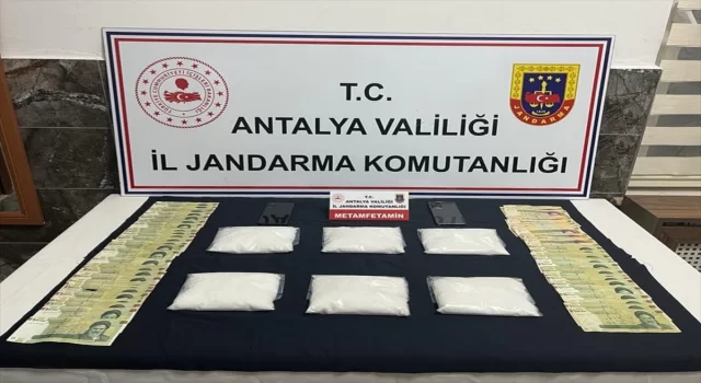 Antalya’da yurt dışından uyuşturucu getiren şüpheli yakalandı