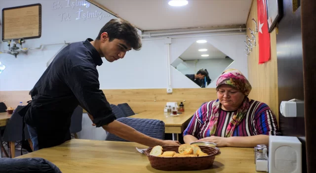 Uşak’ta soluk borusuna yemek kaçan kişiyi lokantada staj yapan öğrenci kurtardı