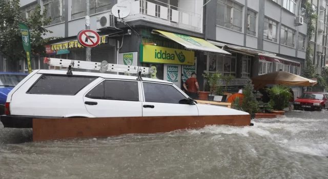 Samsun’da sağanak sebebiyle ev ve iş yerlerini su bastı