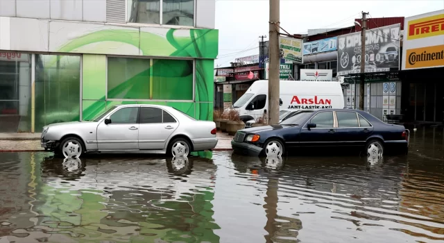 GÜNCELLEME 2  Samsun’da sağanak sebebiyle ev ve iş yerlerini su bastı