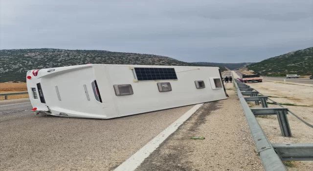 Sanatçı Sümer Ezgü ve ailesi Antalya’da kaza yaptı