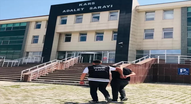 Kars’ta ayakkabı tabanına saklanmış uyuşturucuyla yakalanan şüpheli tutuklandı