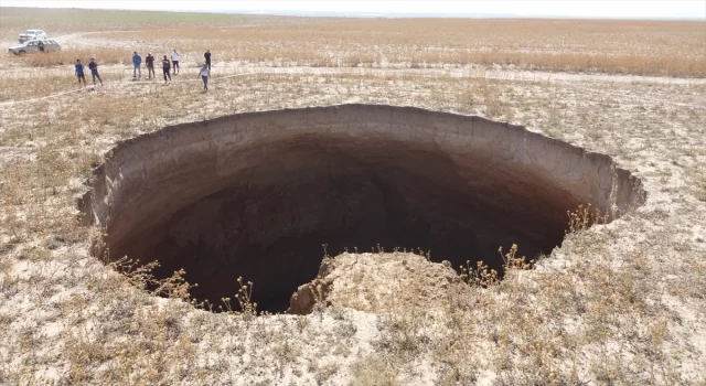 Konya’da 40 metre çapında, 70 metre derinliğinde obruk oluştu