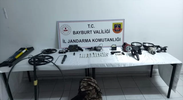 Bayburt’ta izinsiz kazı ve tarihi eser kaçakçılığı operasyonunda 5 kişi yakalandı