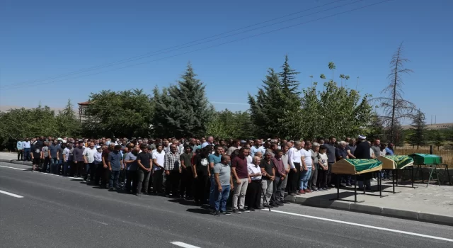 Malatya’daki trafik kazasında ölen aynı aileden 4 şahsın cenazesi defnedildi