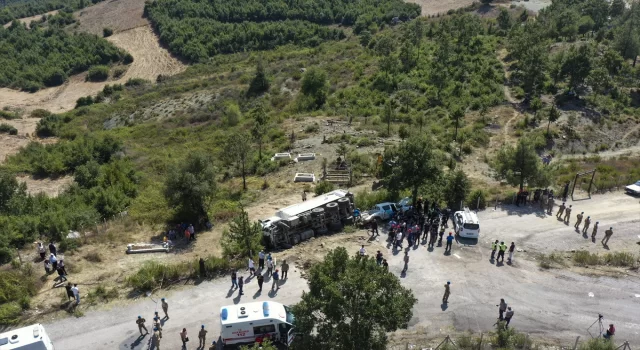 GÜNCELLEME 4  Kahramanmaraş’ta freni boşalan kamyon cenaze için toplanan kişilerin arasına daldı