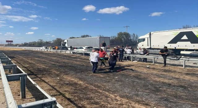 Edirne’de 12 aracın karıştığı zincirleme trafik kazasında 1 kişi öldü, 36 kişi yaralandı