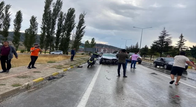 Antalya’da iki otomobilin çarpıştığı kazada 1 kişi öldü, 5 kişi yaralandı