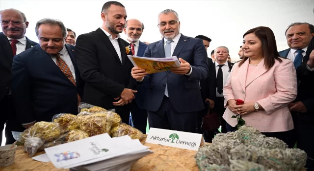 Bakan Işıkhan, ”Aktarlık ve Çiçekçiliğin Meslek Olarak Kabulü Toplantısı”nda konuştu: