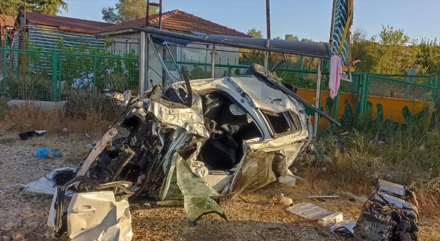 Tekirdağ’da otomobilin durağa çarptığı kazada 1 kişi öldü, 1 kişi ağır yaralandı