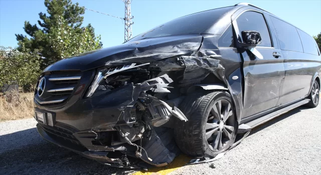 Kastamonu Belediye Başkanı’nın bulunduğu panelvan otomobille çarpıştı