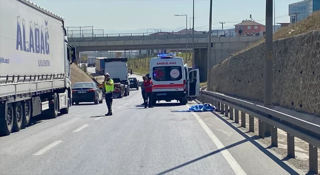 Kocaeli’de hafriyat kamyonuyla çarpışan motosikletli kurye öldü