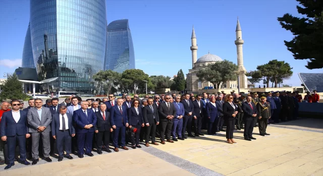 Bakü’nün kurtuluşunun 105. yıl dönümü dolayısıyla Türk Şehitliği’nde merasim düzenlendi