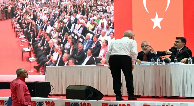 CHP İzmir İl Kongresi’ne arbede yaşanması üzerine ara verildi