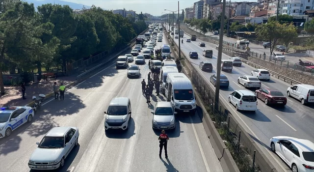 Kocaeli’de zincirleme trafik kazasında 5 polis memuru yaralandı