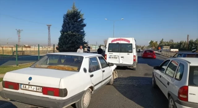 Malatya’da zincirleme trafik kazasında 5 kişi yaralandı