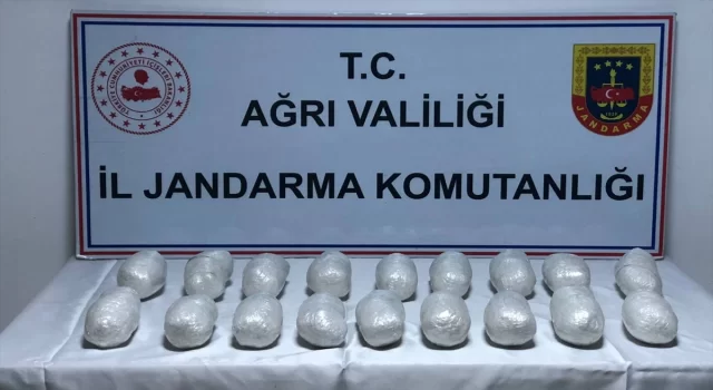 Ağrı’da düzensiz göçmenlerin sırt çantalarında 20 kilo 350 gram uyuşturucu ele geçirildi