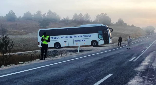 Karabük’te otobüs yola çıkan domuza çarptı