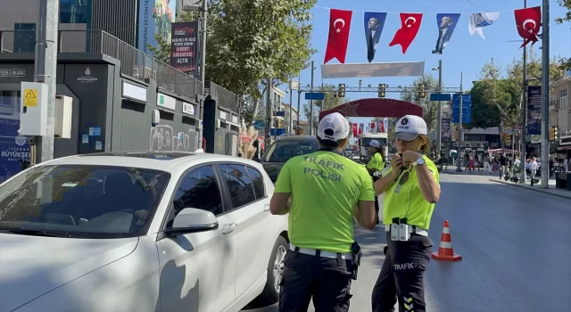 Kadıköy’de dron destekli kırmızı ışık ihlali denetimi yapıldı