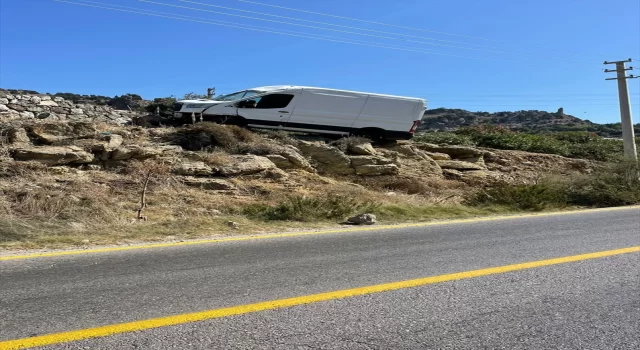 Bodrum’da domuza çarpan kamyonet yol kenarındaki kayalık yamaca çıktı