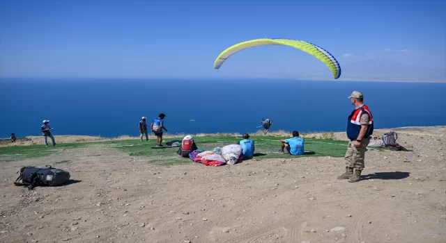 Van’da Yamaç Paraşütü ve Paramotor Hedef Şampiyonası devam ediyor