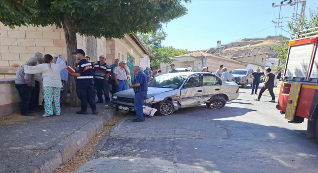 Nevşehir’de minibüsün çarptığı iki yayadan biri öldü, park halindeki 6 araç hasar gördü