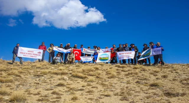 Kösedağı’na tırmanan dağcılar ”Karabağ Azerbaycan’ındır” pankartı açtı