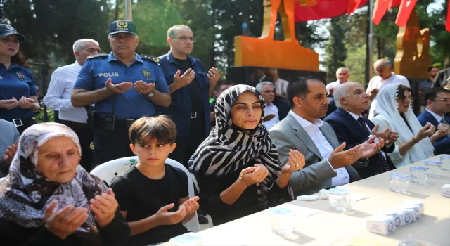 Mersin’de polisevindeki terör saldırısında şehit olan polis mezarı başında anıldı