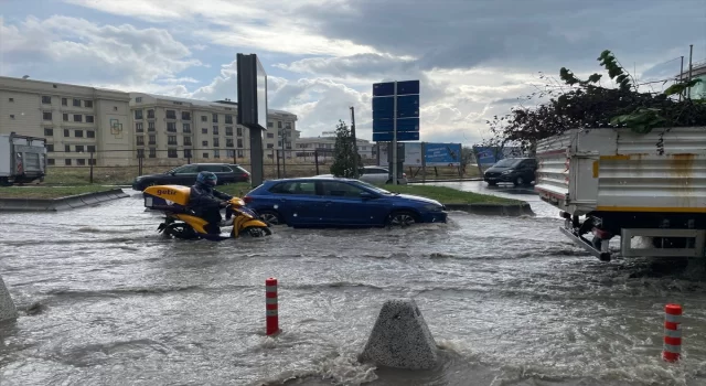 İstanbul’un bazı bölgelerinde sağanak etkili oluyor