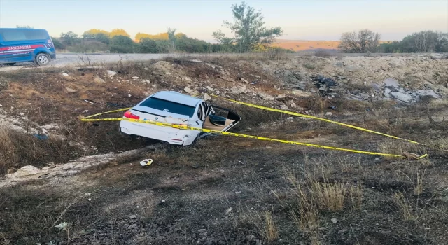 Bilecik’te şarampole devrilen otomobildeki 1 kişi öldü, 1 kişi yaralandı