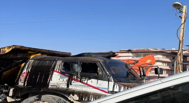 Hatay’da onarım yapılan kamyonun damperinin düşmesi sonucu 1 kişi yaralandı 