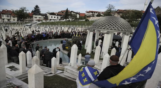 Bosna Hersek’in ilk Cumhurbaşkanı İzetbegoviç, ölümünün 20. yılında kabri başında anıldı