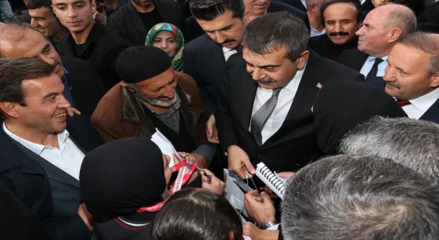 Bakan Tekin, Erzurum’daki AK Parti teşkilatlarını ziyaret etti